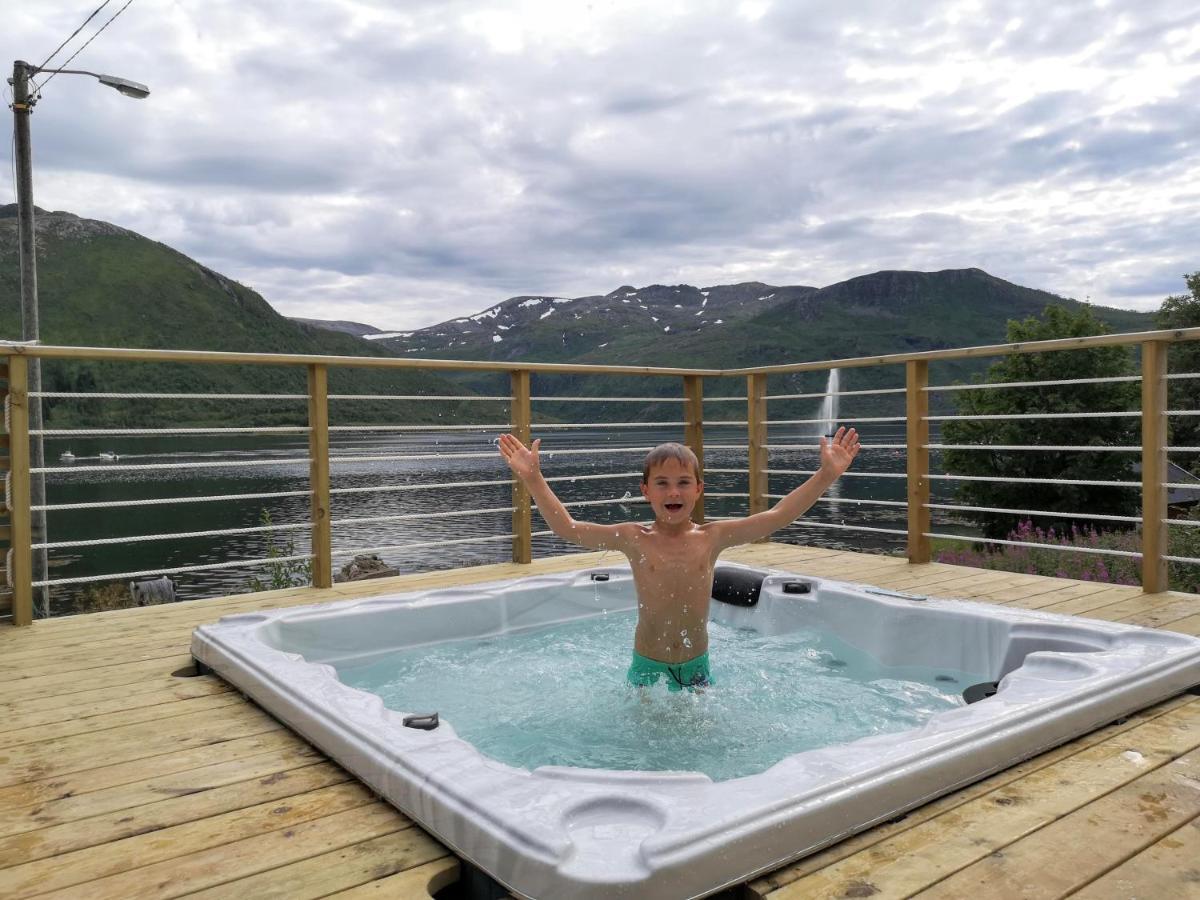 Waterfront Senja Apartment Torsken Екстериор снимка